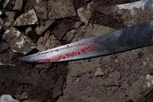 Mâu thuẫn từ ánh đèn pha xe máy, dùng dao đâm thấu ngực đối thủ