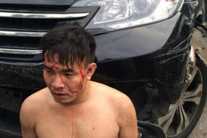 Bắt giữ khẩn cấp đối tượng "nhảy" xế hộp Honda CRV rồi tự gây tai nạn