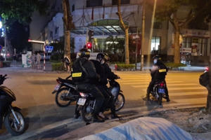 Cảnh sát cơ động Hà Nội giữa đêm vây bắt nhóm đua xe