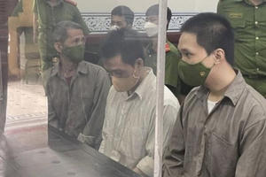 Con trai nhận án tử, cha lĩnh 15 năm tù vì cùng đi buôn ma túy