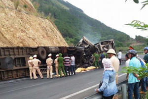 Gia Lai: Hai xe đầu kéo va chạm trên đèo, 2 người chết cháy