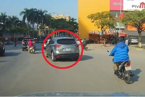 Clip: Rượt đuổi ô tô, gây tai nạn giao thông bỏ chạy