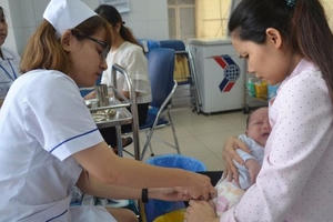 Hà Nội triển khai tiêm bổ sung vắc xin sởi - rubella