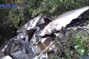 Video: Toàn cảnh vụ tai nạn giữa tàu hỏa và ô tô khiến 4 người tử vong