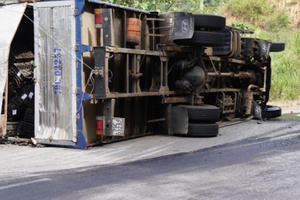 Va chạm xe trên đèo Ngoạn mục, nhiều người thoát chết trong tích tắc