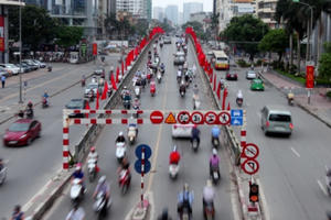 Dâm ô trong thang máy: Sao cuộc sống sôi sục mà pháp luật lại thờ ơ?