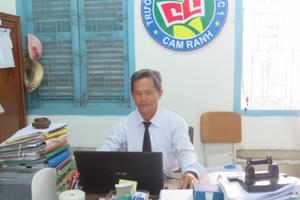 Người thầy nặng tình với mảnh đất nắng và gió