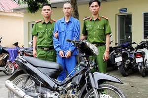 Bắt giữ gã đàn ông liều lĩnh vác súng cướp ngân hàng giữa ban ngày