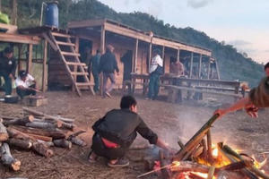 Khánh Hòa: 45 người bị mắc kẹt ở khu vực núi Tà Giang sau mưa lớn