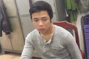 Đà Nẵng: Nghi quán tính sai tiền, cầm mã tấu chém nhân viên karaoke đứt bàn tay Đà Nẵng: Nghi quán tính sai tiền, cầm mã tấu chém nhân viên karaoke đứt bàn tay