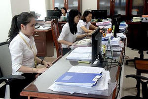 Chức danh quản lý nào được đề xuất thêm 5 năm làm việc?