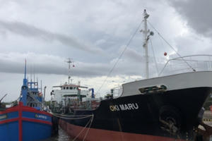 Cảnh sát biển bắt giữ tàu nước ngoài sang mạn hơn 1.000m3 dầu trái phép