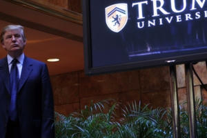 Luật sư đề nghị tòa hoãn vụ kiện Đại học Trump lừa đảo