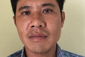 Khách nhanh tay “chôm” bọc tiền hơn 100 triệu đồng khi chủ cửa hàng vừa đánh rơi