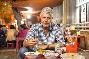 Tổng thống Obama ăn bún chả cùng đầu bếp Mỹ nổi tiếng Tổng thống Obama ăn bún chả cùng đầu bếp Mỹ nổi tiếng