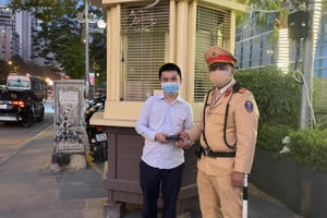 Hà Nội: Chiến sỹ đội CSGT số 7 tiếp tục gây ấn tượng tốt đẹp