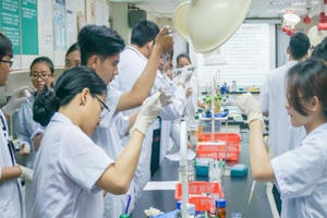 Tại sao tự chủ giáo dục đại học vẫn nửa vời?