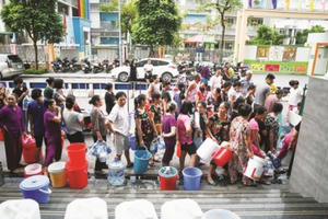 Kinh doanh nước sạch: Nhà nước hay tư nhân? Kinh doanh nước sạch: Nhà nước hay tư nhân?