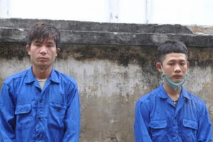 Hải Dương: Bắt hai "con nghiện" chuyên cướp giật tài sản của người đi đường Hải Dương: Bắt hai "con nghiện" chuyên cướp giật tài sản của người đi đường