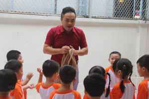 Thầy giáo 14 năm dạy trẻ mầm non giữa Sài Gòn Thầy giáo 14 năm dạy trẻ mầm non giữa Sài Gòn