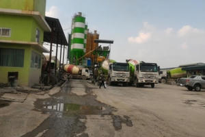 Hoài Đức, Hà Nội: Hàng loạt trạm trộn bê tông không phép “hành” dân