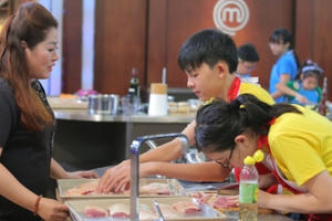 Vua đầu bếp nhí: Phương Linh muốn nhường “đội trưởng” cho Thanh Hải