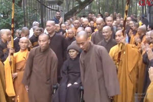 Thiền sư Thích Nhất Hạnh về lại mái chùa Từ Hiếu Thiền sư Thích Nhất Hạnh về lại mái chùa Từ Hiếu