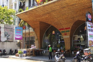 Giành lại vỉa hè ở Huế: Chủ tịch phường Phú Hội nói nhưng không làm?