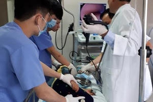 Kỹ thuật nội soi hiện đại giúp chẩn đoán trẻ viêm loét dạ dày, tá tràng không đau