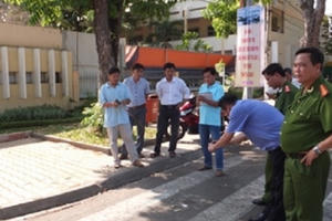 Tiền Giang:  Hai thanh niên bị truy sát trước cổng trường học