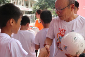 Huấn luyện viên Park Hang Seo lên Hà Giang giao lưu với thanh, thiếu niên niên