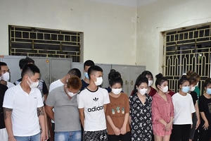 Ninh Bình: 17 nam thanh, nữ tú "bay lắc" ma túy trong quán karaoke