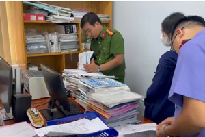 Bắt tạm giam nữ cán bộ địa chính chiếm đoạt 28 tỷ đồng của người dân Bắt tạm giam nữ cán bộ địa chính chiếm đoạt 28 tỷ đồng của người dân