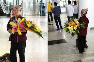 Lặng người trước cảnh mẹ nghèo nhịn ăn nhưng bỏ 500.000 đồng mua hoa đón con đi xuất khẩu lao động về