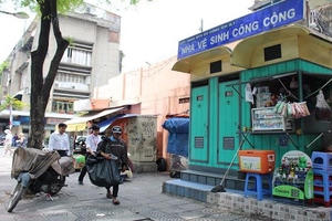 Nhà vệ sinh thành chốn… hãi hùng với phụ nữ