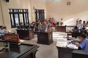 Nhận tiền “bảo kê” xe quá tải là chuyện “giúp đỡ” tài xế