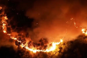 Clip: Núi Hồng Lĩnh rực lửa nhìn từ flycam Clip: Núi Hồng Lĩnh rực lửa nhìn từ flycam