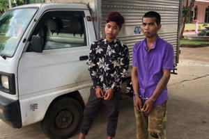 Bắt 2 thanh niên trộm xe ô tô sau khi nhậu về