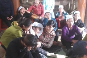 Hà Tĩnh: Xót xa nữ sinh bỏ thi về lo đám tang cho bố