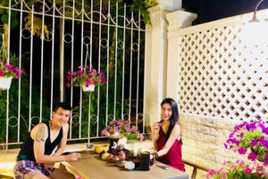 Học cách giữ người yêu như Thủy Tiên và Khổng Tú Quỳnh