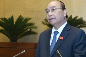 Thủ tướng báo cáo Quốc hội việc Covid-19 “càn quét” nền kinh tế Thủ tướng báo cáo Quốc hội việc Covid-19 “càn quét” nền kinh tế