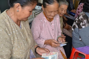 Lương hưu quá thấp, hàng trăm nghìn người già sống chật vật