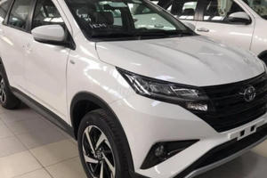 Cuối năm, xe sang giảm sốc gần 1 tỷ đồng