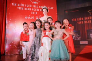 Làm giám khảo chương trình dành cho mẫu nhí, Dương Yến Phi nhớ về tuổi thơ cơ cực