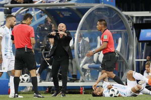 HLV Argentina: “Tôi không xấu hổ mà cảm thấy đau buồn”