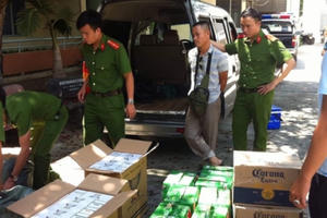 Đà Nẵng: Tạm giữ 2 đối tượng vận chuyển gần 5.000 bao thuốc lá lậu Đà Nẵng: Tạm giữ 2 đối tượng vận chuyển gần 5.000 bao thuốc lá lậu