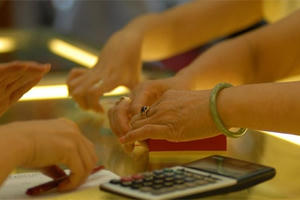 Giá vàng biến động khó lường, chênh lệch trên 1 triệu đồng/lượng