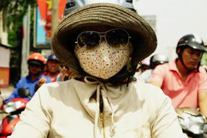 Cách chị em “chống nắng” dưới góc nhìn hài hước của một “ông Tây"