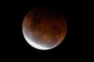 Hôm nay diễn ra nguyệt thực dài nhất trong 580 năm, ở Việt Nam có xem được?