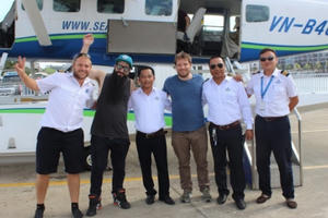 Đạo diễn phim Kong đưa đạo diễn Gozilla thăm Vịnh Hạ Long bằng thủy phi cơ